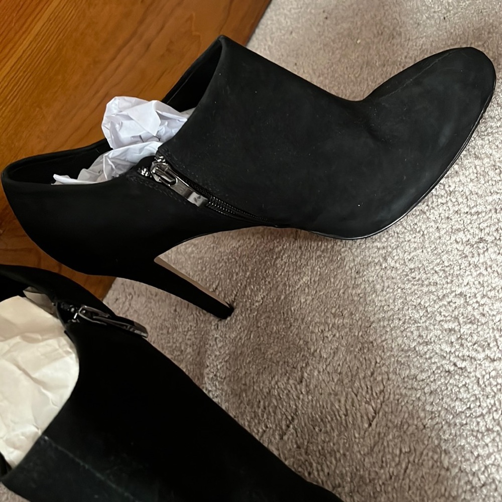 Saks fifth Avenue womens suede booties